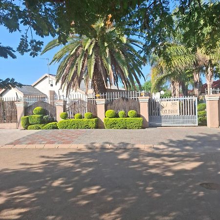 Vicky B Bed And Breakfast Mogwase Exterior foto