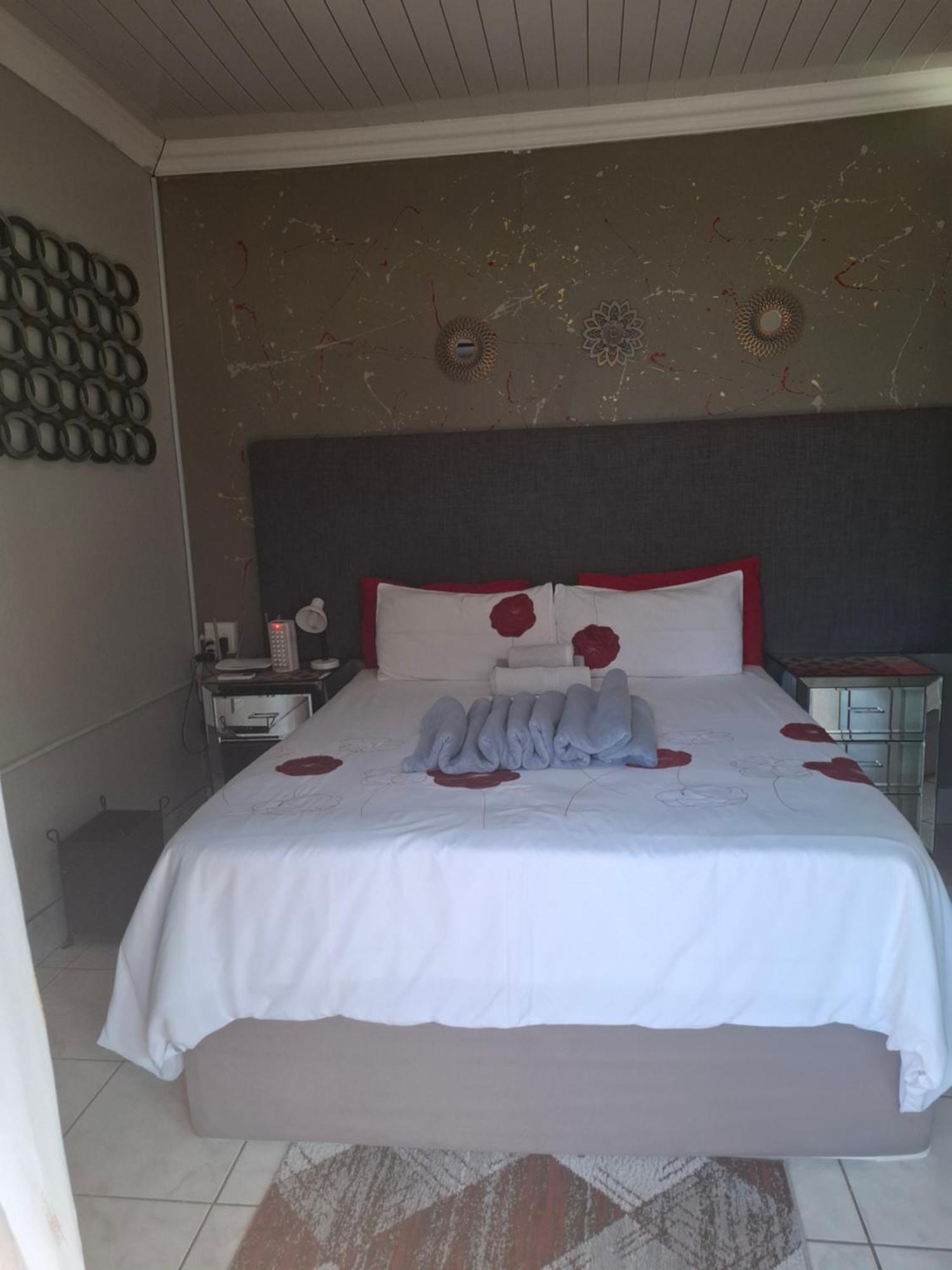 Vicky B Bed And Breakfast Mogwase Exterior foto