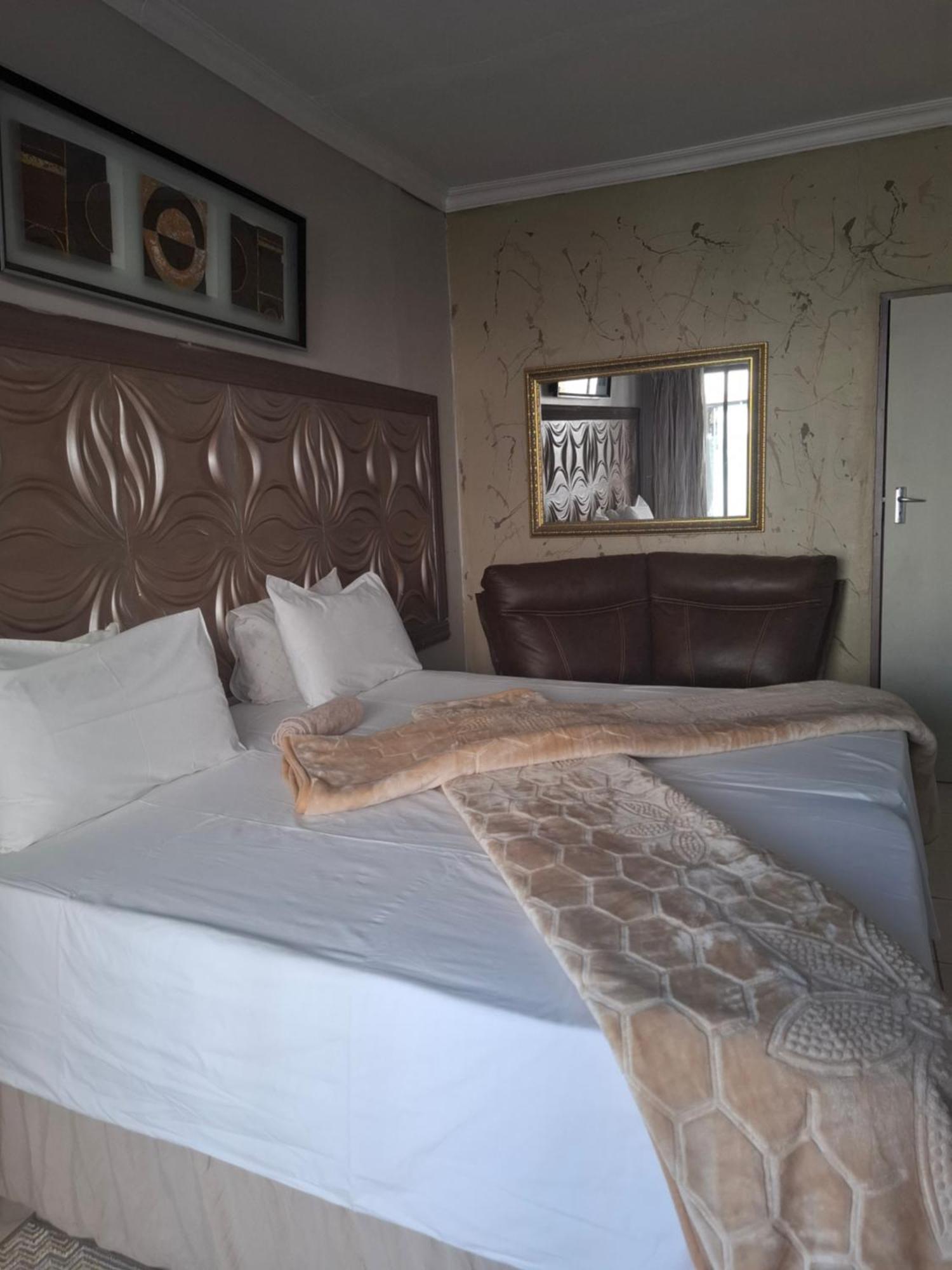 Vicky B Bed And Breakfast Mogwase Exterior foto
