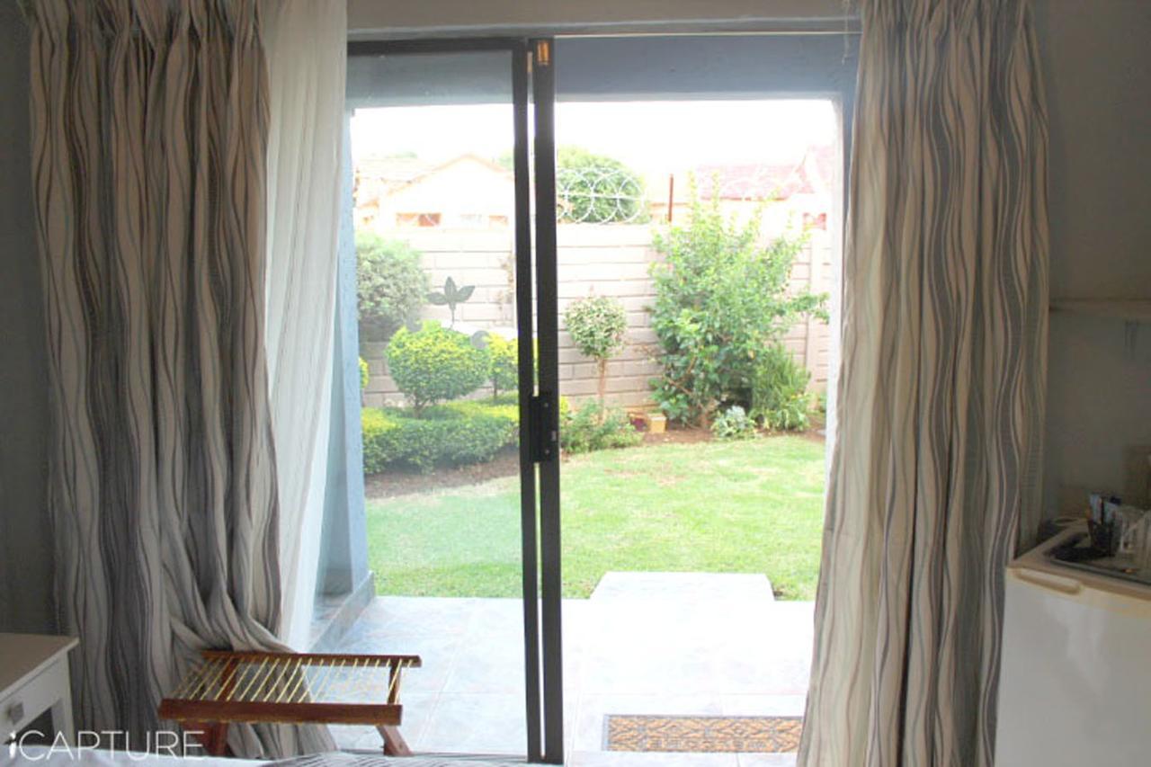 Vicky B Bed And Breakfast Mogwase Exterior foto